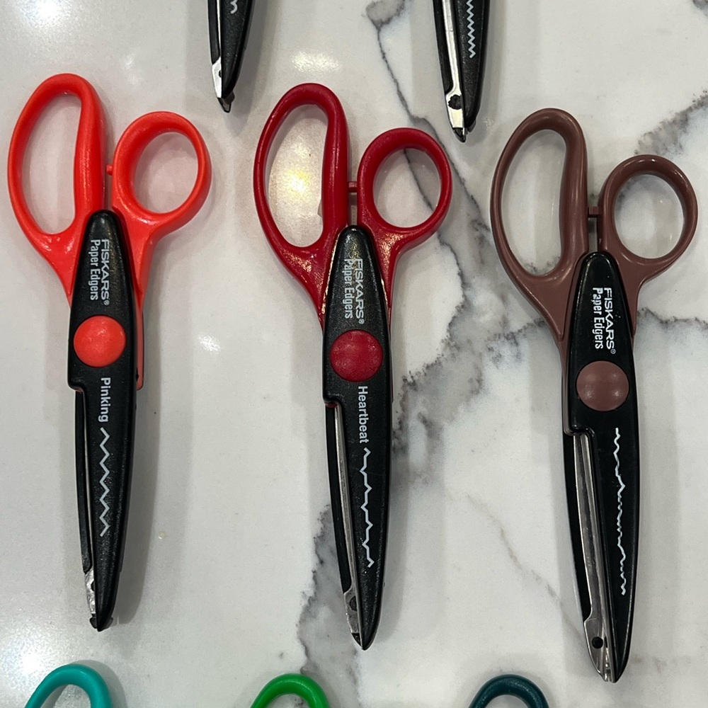 Lot of 11 Fiskars Paper Edgers Decorative Scrapbook Crafting Scissors - Picture 4 of 7